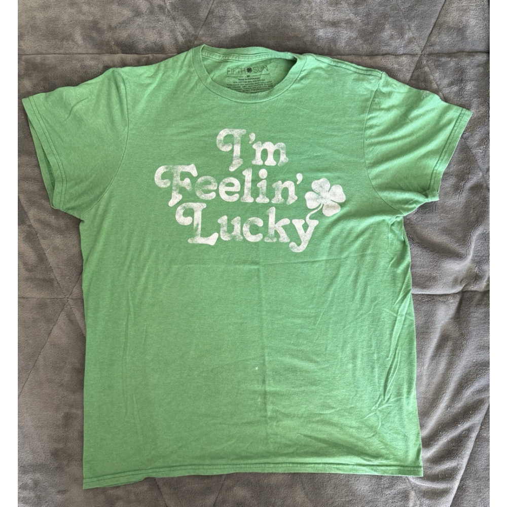 "I'm Feeling Lucky" St Patrick's Day Graphic T-Shirt Men’s Medium Fifth Sun
